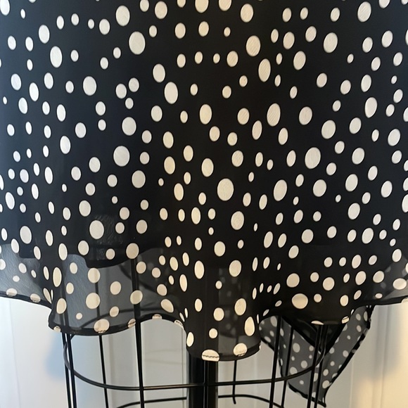 Betsey Johnson black & white polka dots midi dress. Chiffon fabric. Size 6 - Picture 4 of 4